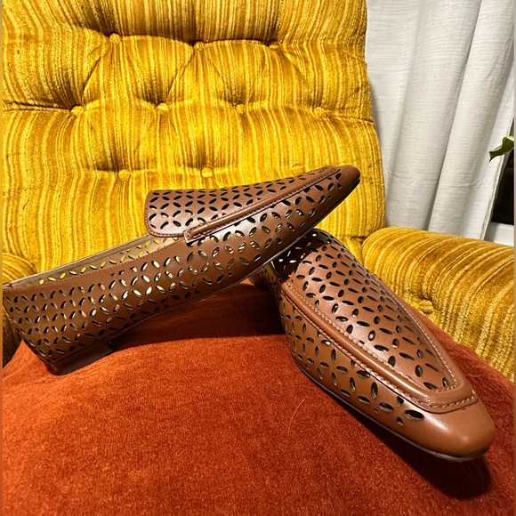 NWOT‎ Chantal Dark Cuoio Perforated Leather Loafers Women’s 8 - Picture 2 of 5